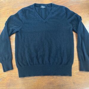 Quince Mongolian Cashmere V-Neck Sweater